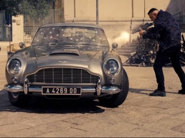 Aston Martin DB5 - kaskaderskie wyczyny na planie filmu o 007